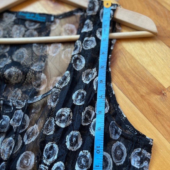 Lousje & Bean lace detail sheer Top M EUC - Picture 8 of 9